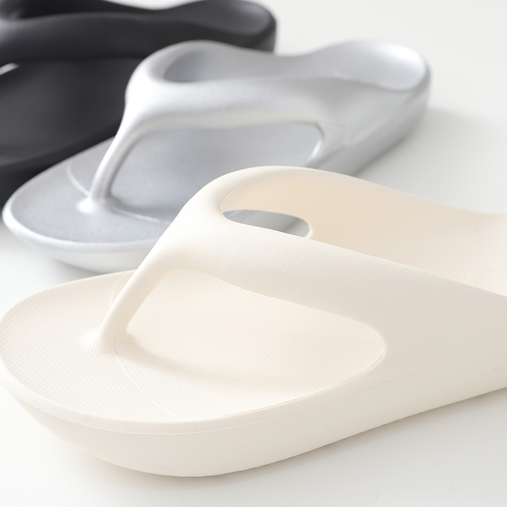 Simple floppy shoes