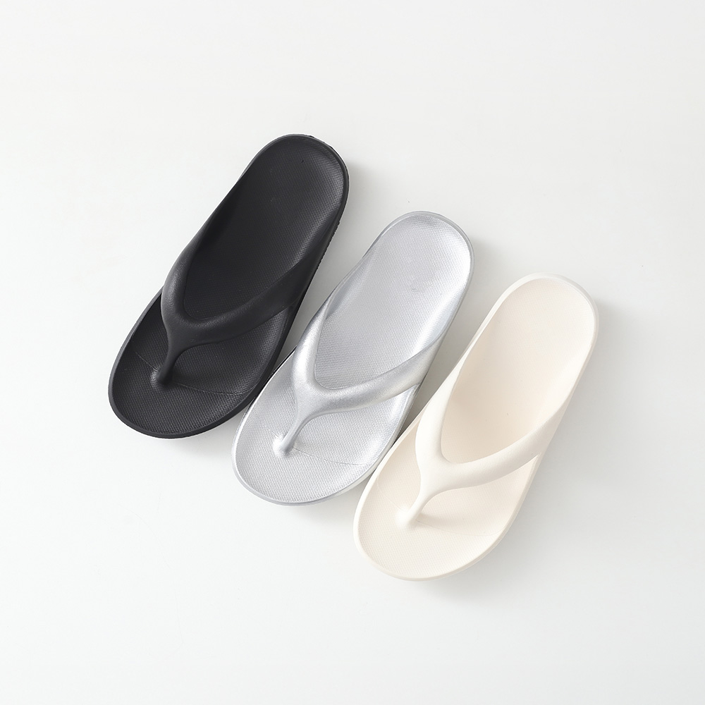 Simple floppy shoes