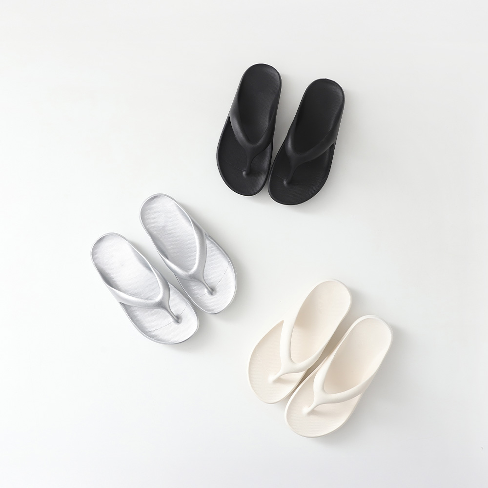 Simple floppy shoes